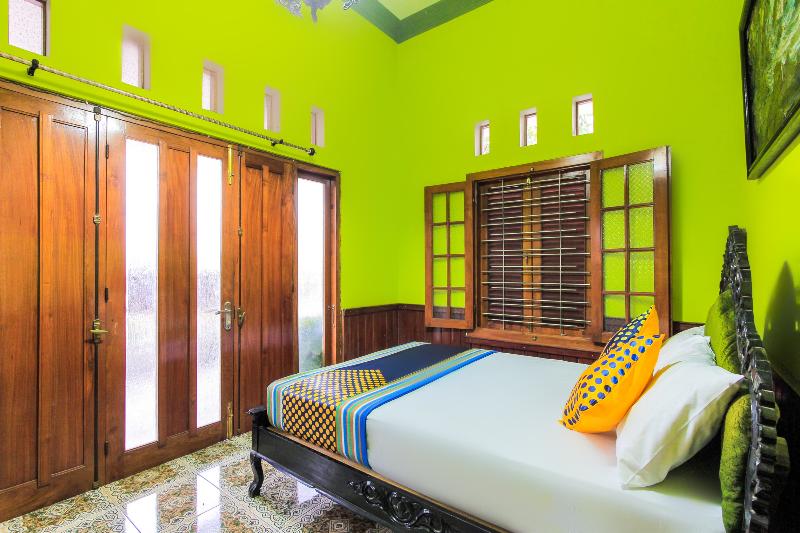 Spot On 2490 Griya Kencana Homestay - Oda