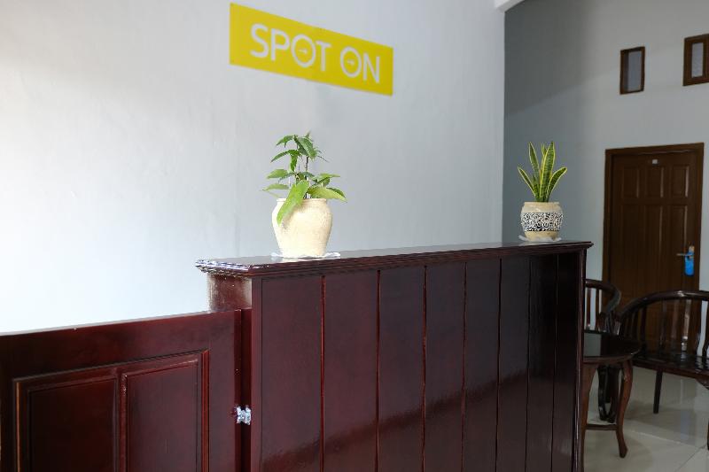 Spot On 2766 Kezia Kost - Lobi