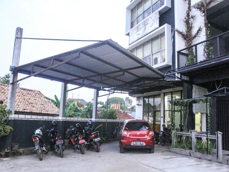 Spot On 2353 Wisma Executive Demang - Genel