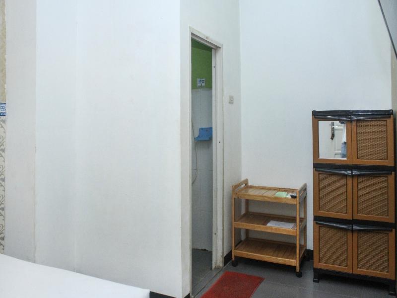 Spot On 2353 Wisma Executive Demang - Oda