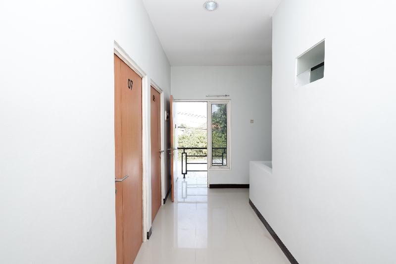 Oyo 1565 Palebon Residence - Lobi