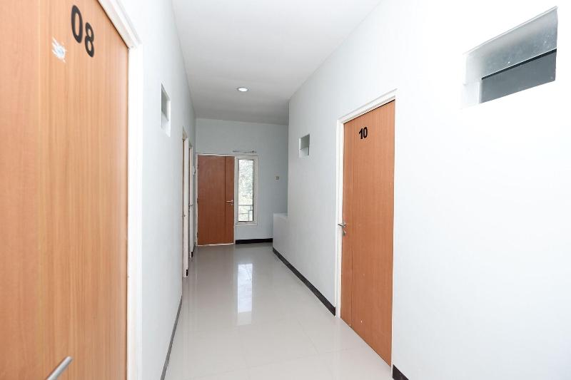 Oyo 1565 Palebon Residence - Lobi