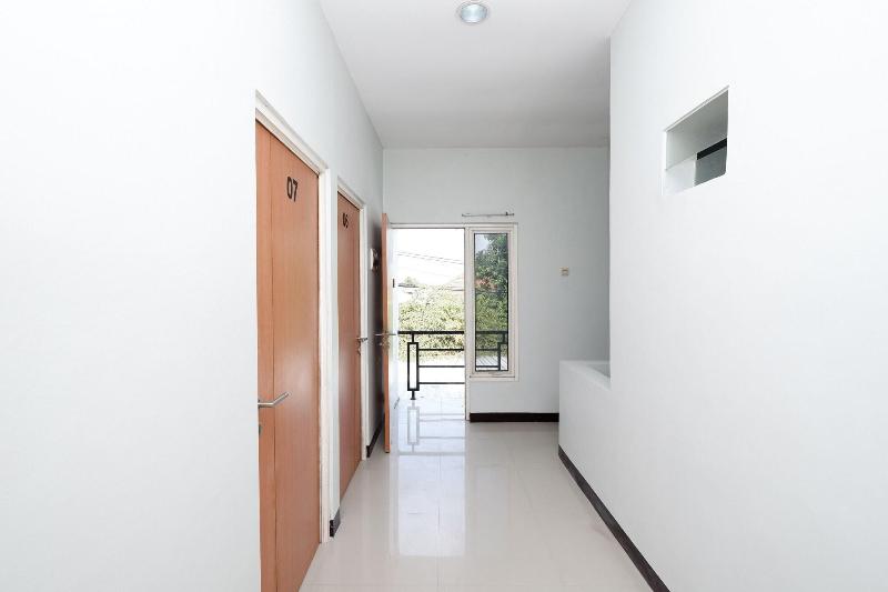 Oyo 1565 Palebon Residence - Lobi