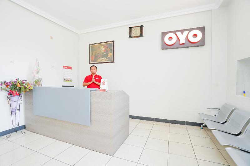 Super OYO 2075 Graha Marina - Lobi