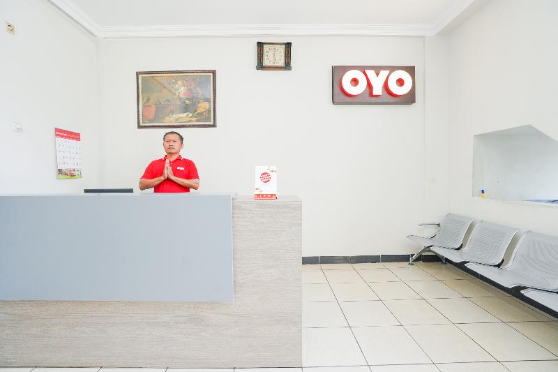 Super OYO 2075 Graha Marina - Lobi