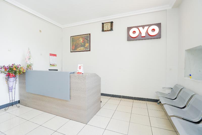 Super OYO 2075 Graha Marina - Lobi