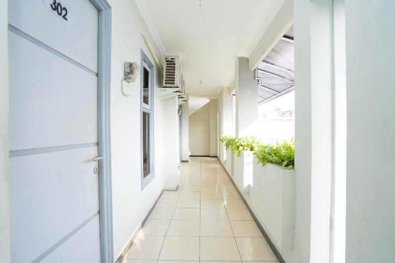 Super OYO 2075 Graha Marina - Lobi