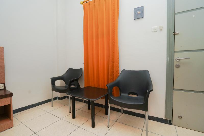 Super OYO 2075 Graha Marina - Oda