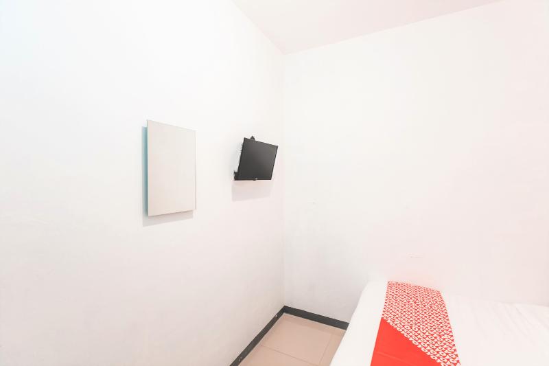 Super OYO 2223 J&b Room Utan Kayu - Oda
