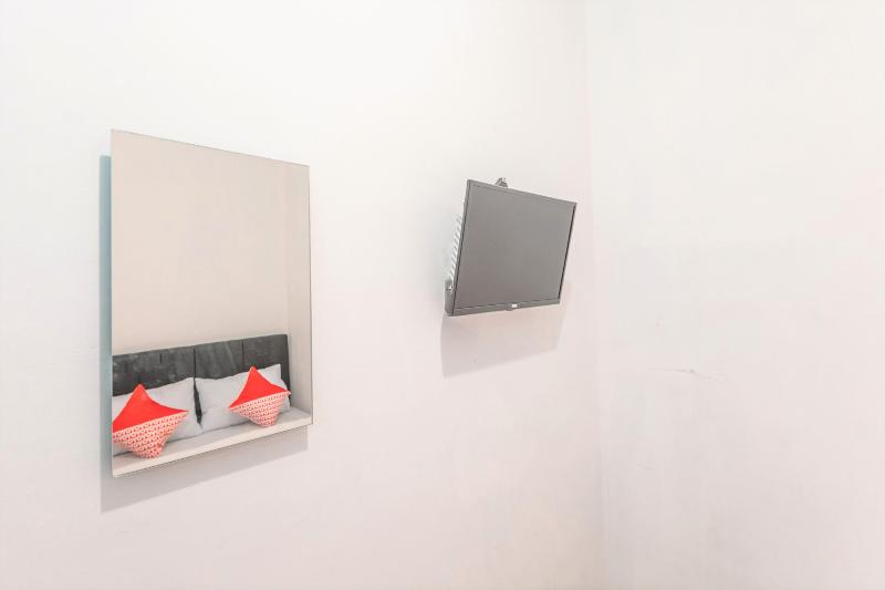 Super OYO 2223 J&b Room Utan Kayu - Oda