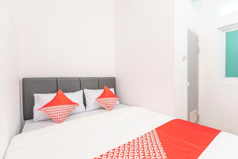 Super OYO 2223 J&b Room Utan Kayu - Oda