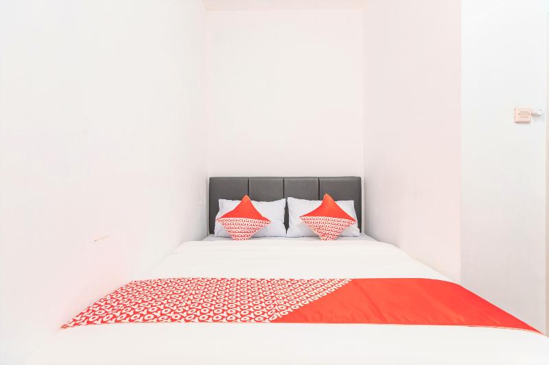 Super OYO 2223 J&b Room Utan Kayu - Oda