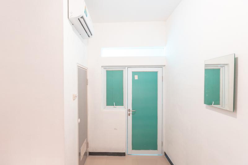 Super OYO 2223 J&b Room Utan Kayu - Oda
