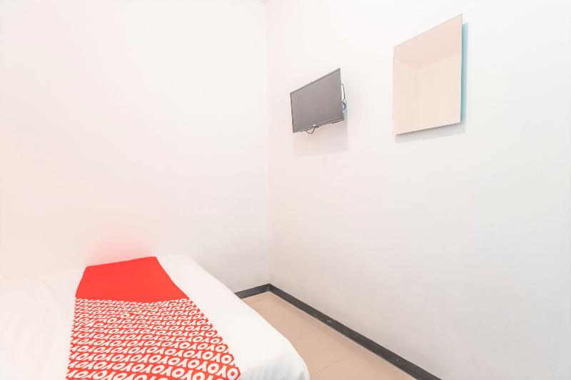Super OYO 2223 J&b Room Utan Kayu - Oda