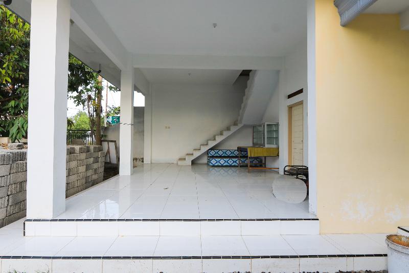 Spot On 2371 Islami Family Residence - Lobi