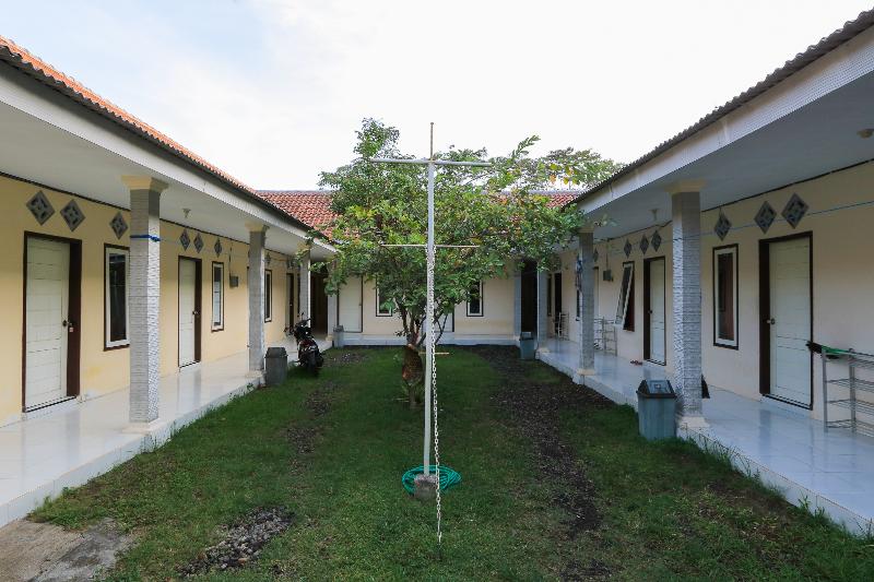 Spot On 2371 Islami Family Residence - Lobi