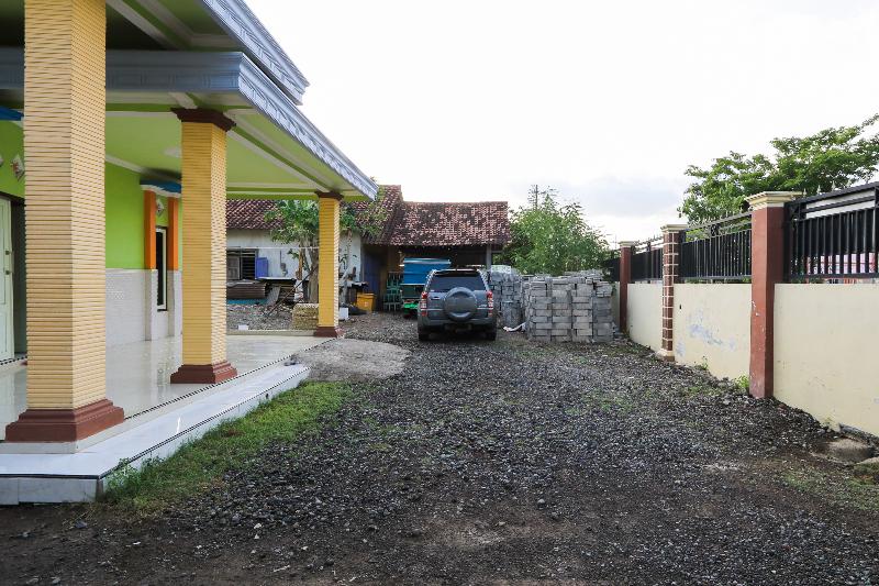 Spot On 2371 Islami Family Residence - Lobi