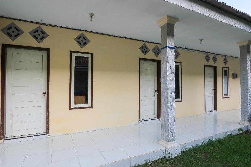 Spot On 2371 Islami Family Residence - Lobi