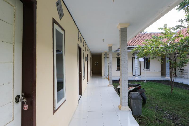 Spot On 2371 Islami Family Residence - Lobi