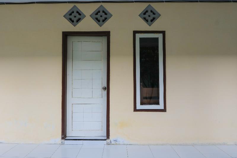 Spot On 2371 Islami Family Residence - Lobi