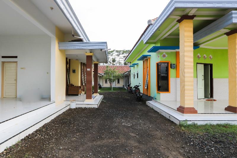 Spot On 2371 Islami Family Residence - Lobi