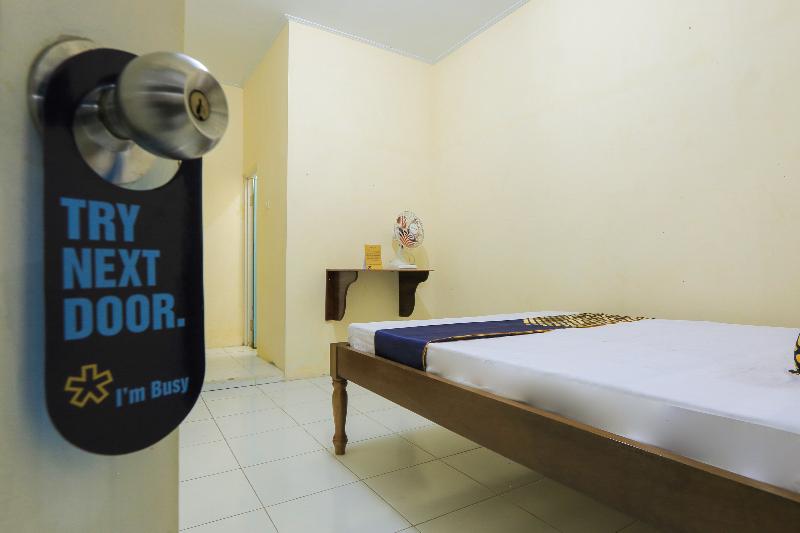 Spot On 2371 Islami Family Residence - Oda