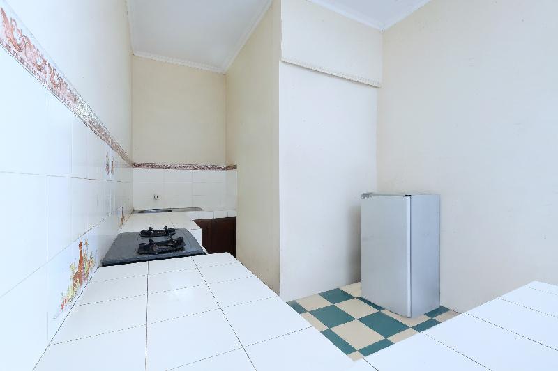 Oyo 2392 Kost Safira - Lobi