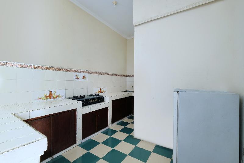 Oyo 2392 Kost Safira - Lobi