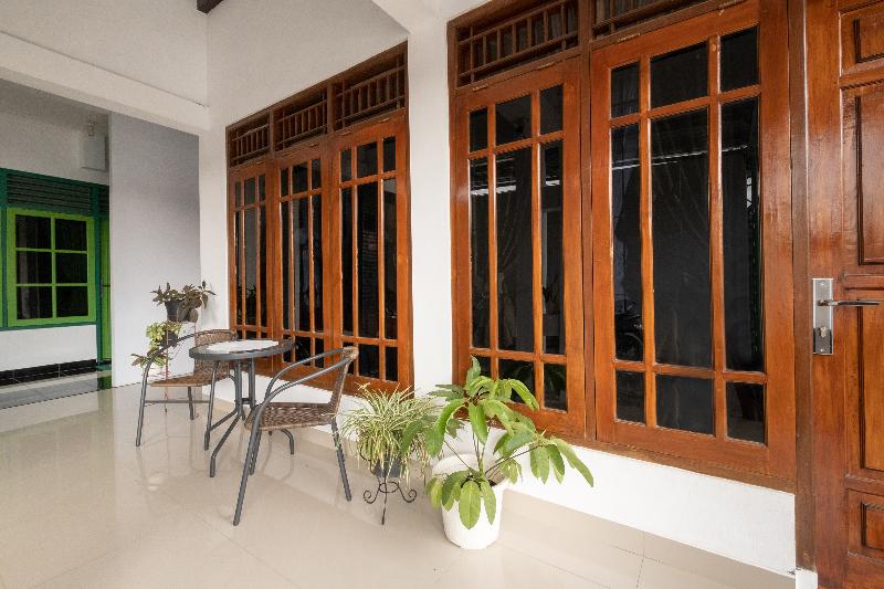 Oyo 2392 Kost Safira - Lobi