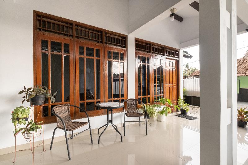 Oyo 2392 Kost Safira - Lobi