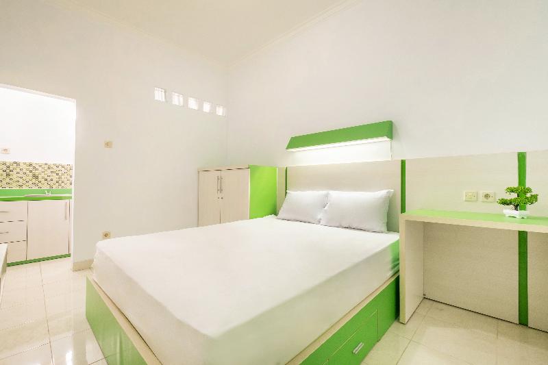 Oyo 2392 Kost Safira - Oda