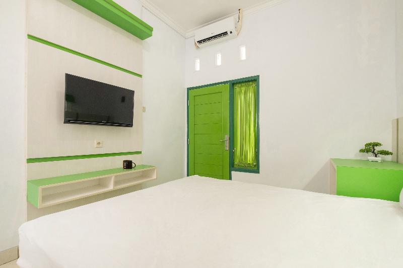 Oyo 2392 Kost Safira - Oda