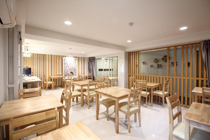 Oyo 483 Pannee Hotel Khaosan - Restoran