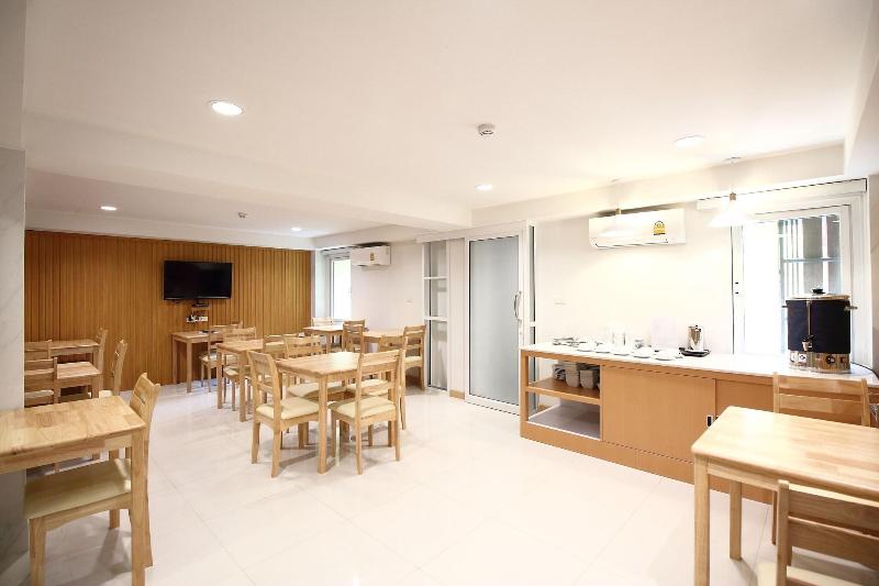 Oyo 483 Pannee Hotel Khaosan - Restoran