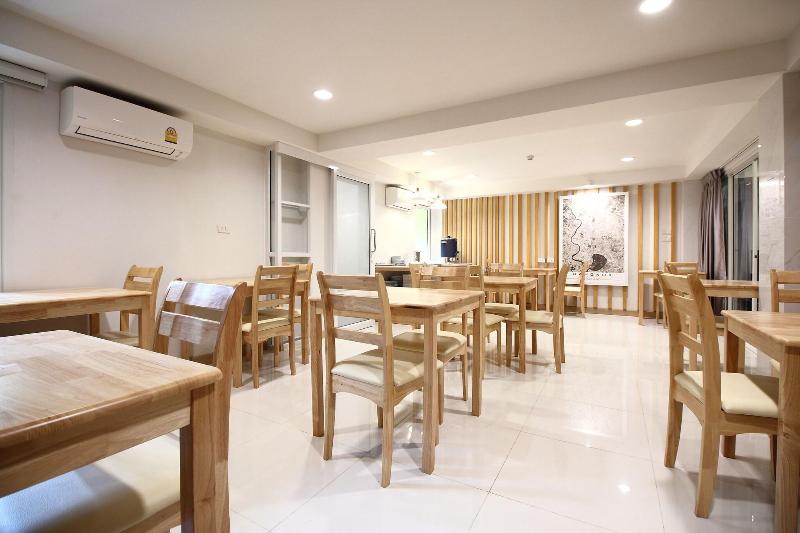 Oyo 483 Pannee Hotel Khaosan - Restoran