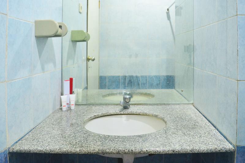 Oyo 1240 Hotel Pantai Jaya - Oda