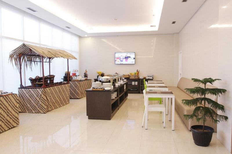 Whiz Sudirman Cilacap - Lobi