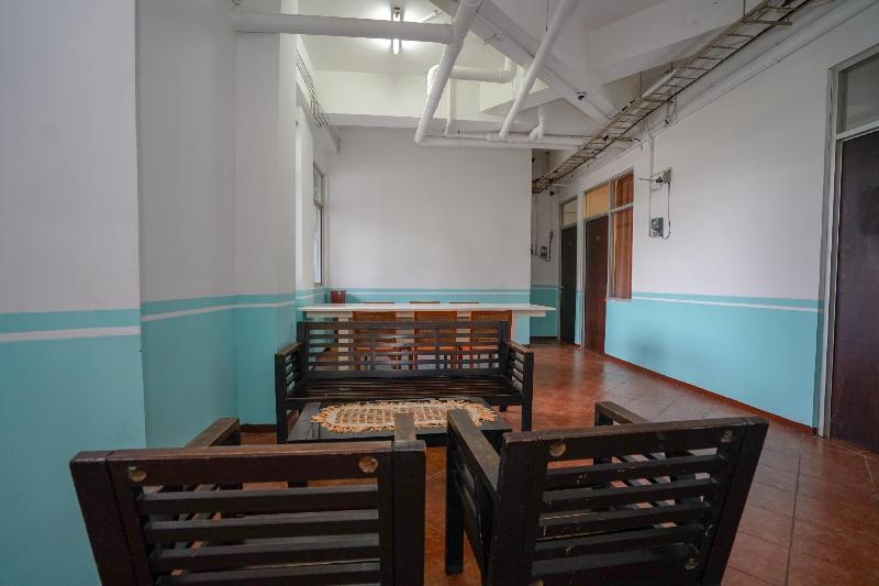 Super OYO 1844 Bravo Residence - Lobi