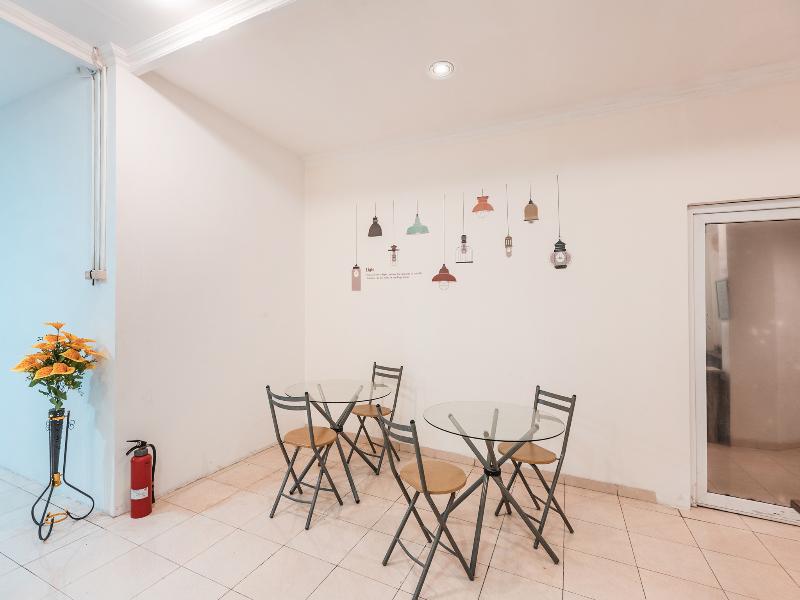 Super OYO 2034 Eden Guest House - Lobi