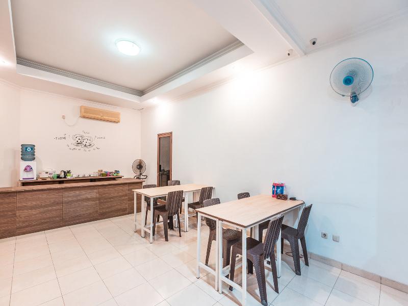 Super OYO 2034 Eden Guest House - Lobi