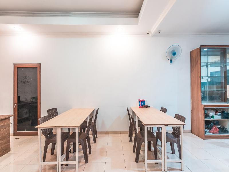 Super OYO 2034 Eden Guest House - Lobi