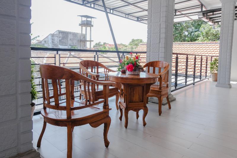 Oyo 1566 El Reyshi Family Residence - Lobi