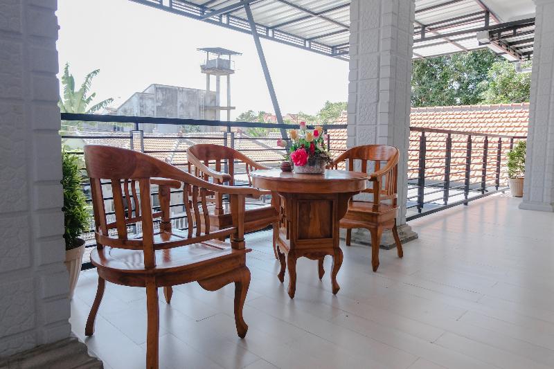 Oyo 1566 El Reyshi Family Residence - Lobi