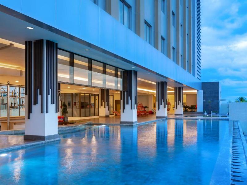 Aston Gresik Hotel & Conference Center - Havuz