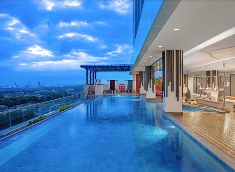 Aston Gresik Hotel & Conference Center - Havuz