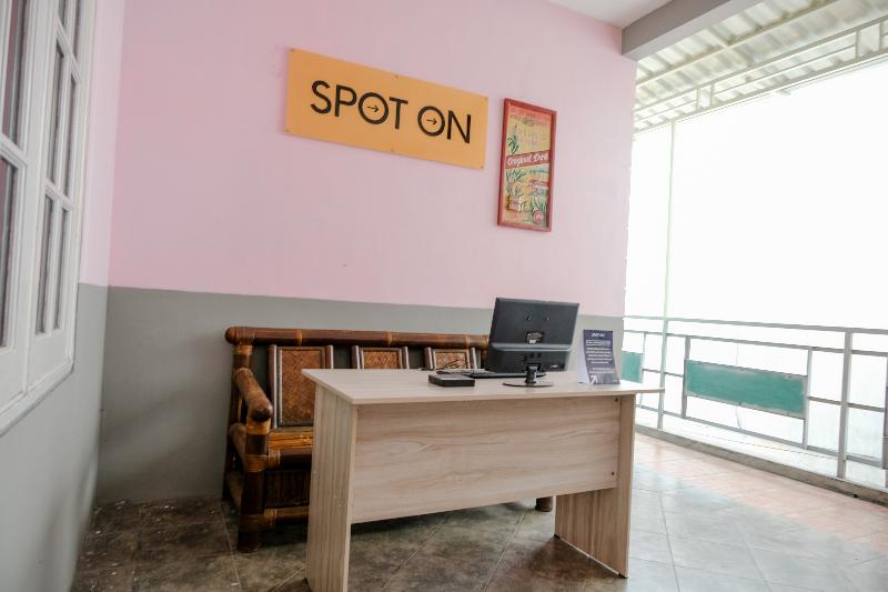 Spot On 2046 Villa Hardi - Lobi