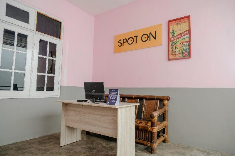 Spot On 2046 Villa Hardi - Lobi