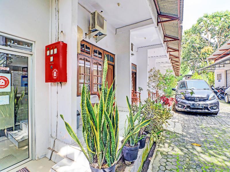 Oyo 1356 Gusti Residence - Lobi