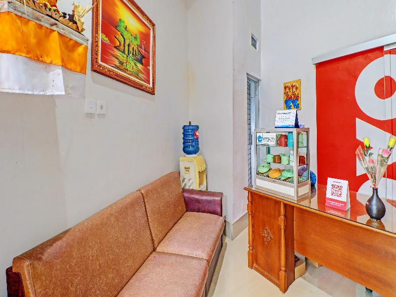 Oyo 1356 Gusti Residence - Lobi