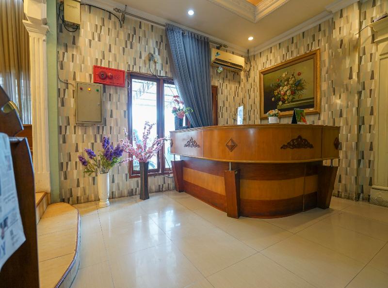 Oyo 1273 Hotel Belvena - Lobi